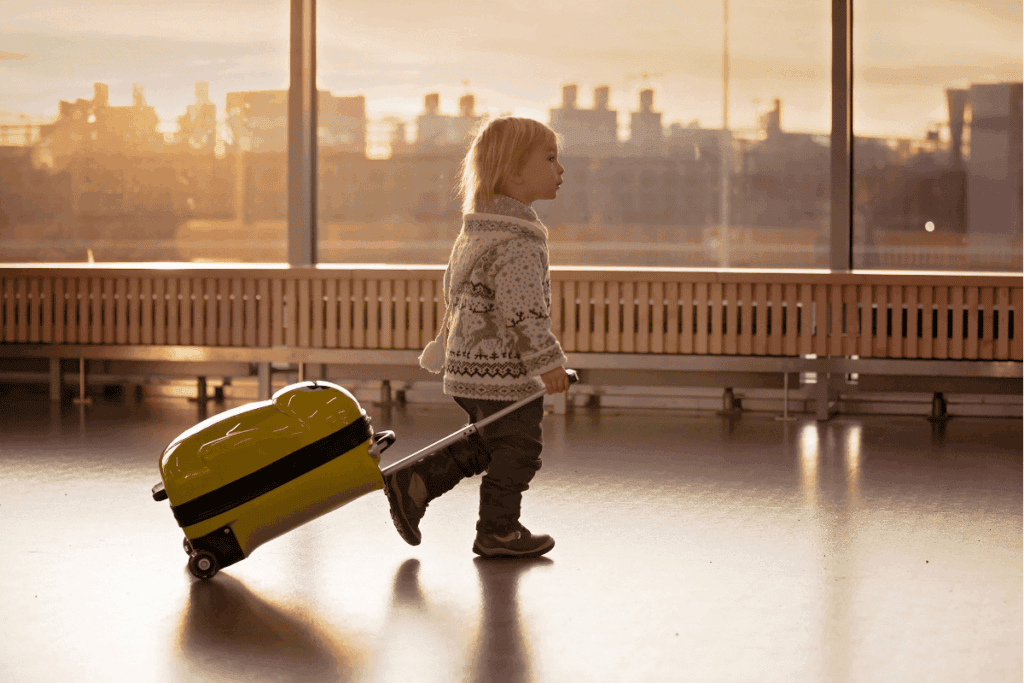Kind am Flughafen